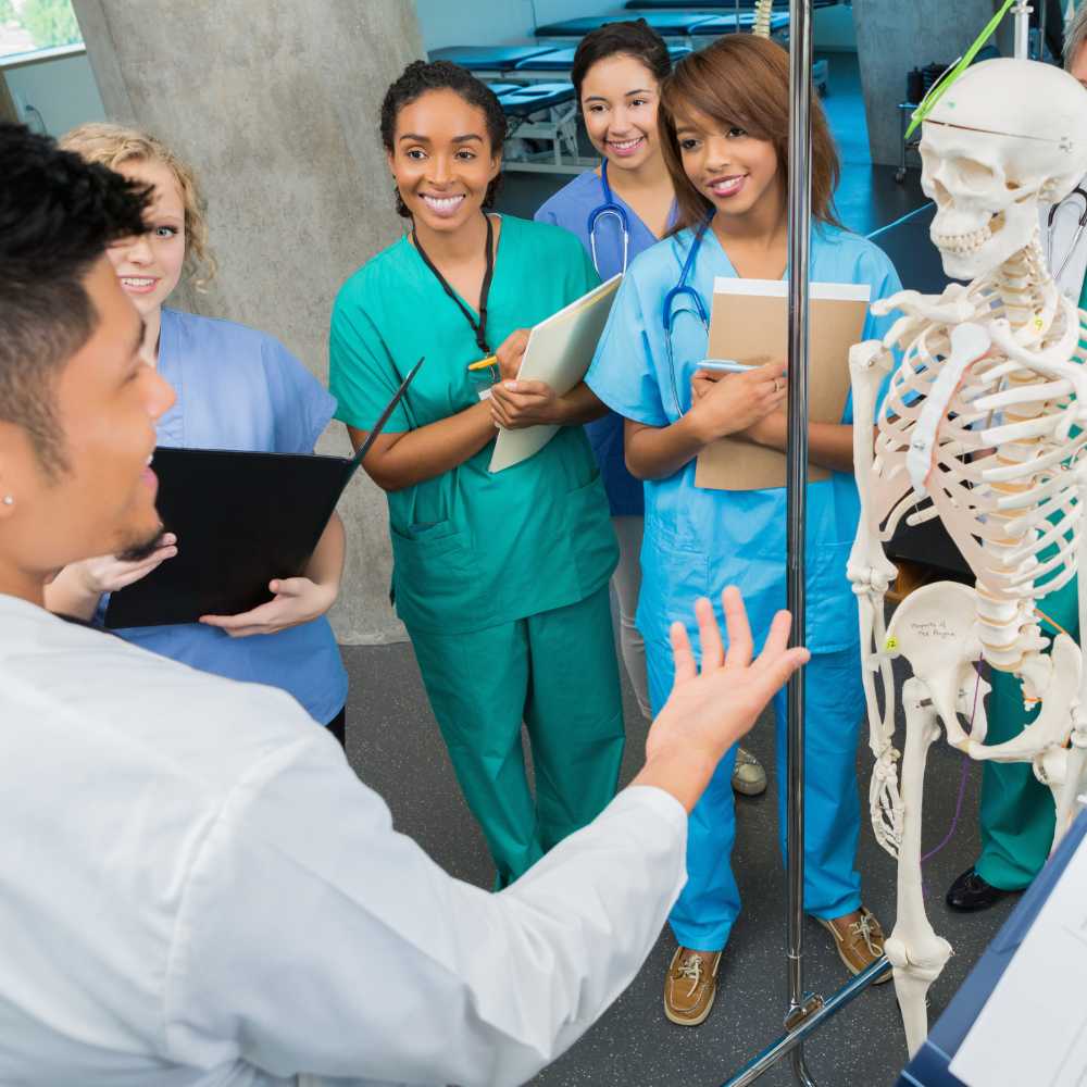 AvenueM Summer Internship Program and Seminar Course